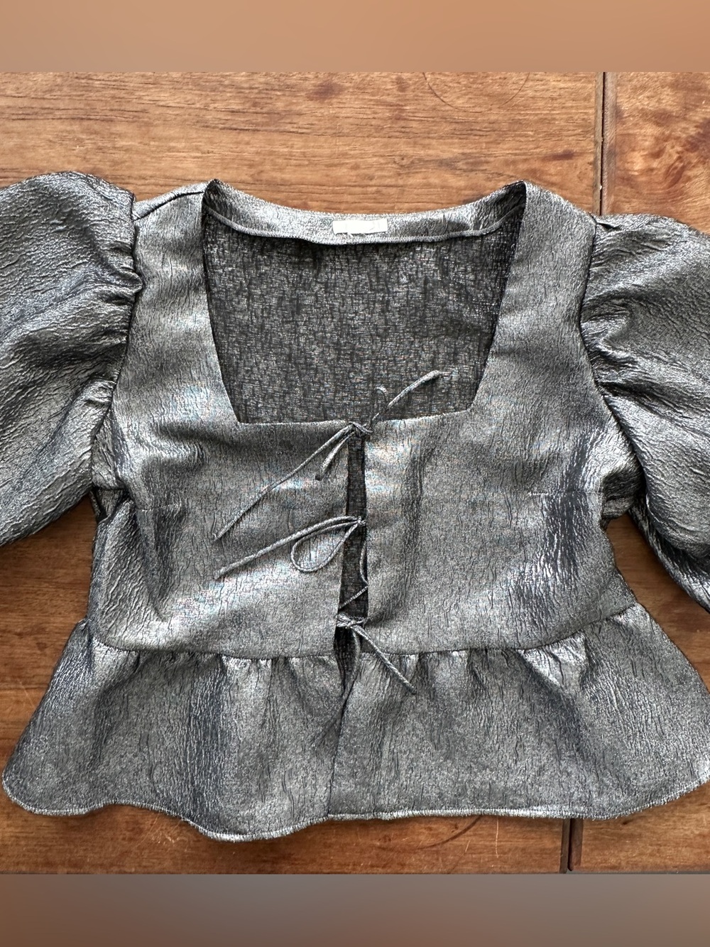 Metallic tie-front bubble sleeves top size XL